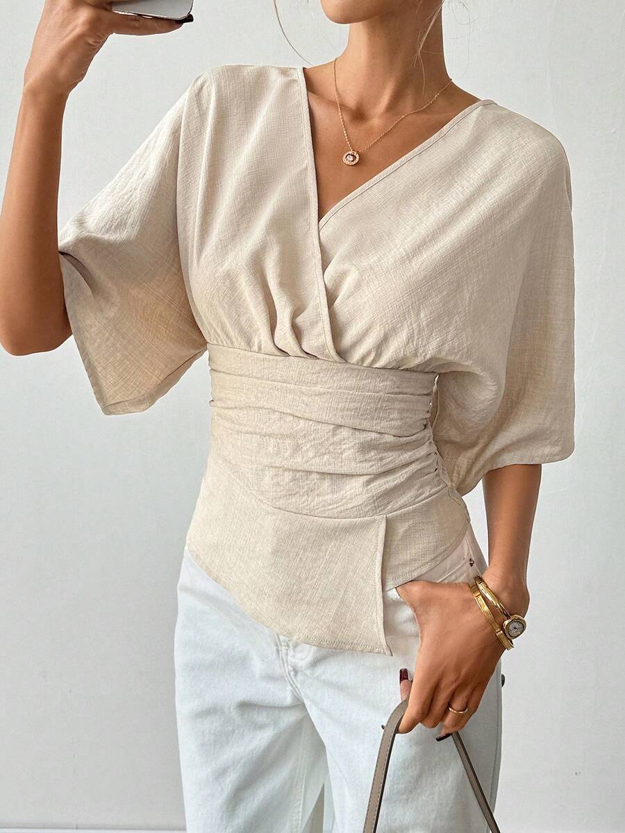 Ritzy Row 新款优雅通勤女式腰部褶裥不对称下摆蝙蝠袖V领套头衫，休闲百搭春夏上衣 - 卡其色 - 查看 1