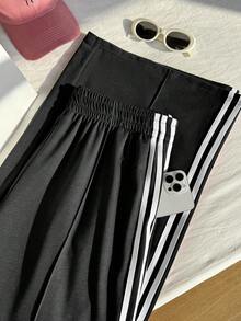 Comfortcana Calça de Moletom Casual com Elástico na Cintura e Estampa de Listras Laterais, Plus Size - Preto e Branco - Visão 10