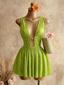 Mistrie 牛油果绿褶皱A字连衣裙，深V领露背收腰无袖短款派对鸡尾酒裙 - 綠色 - 查看 3