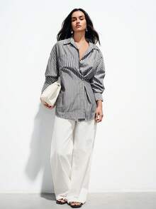 Aveloria Modichic 时尚复古通勤百搭简约大方撞色条纹宽松可调节腰身双口袋长袖衬衫 - 灰色 - 查看 6