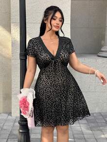 GalTyme Đầm cổ chữ V phối ren họa tiết da báo dành cho nữ cỡ lớn, kiểu dáng thường ngày. - màu đen - Xem 3