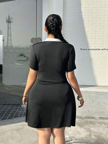 SHEIN Muchic 大码女式时尚骑士刺绣图案休闲连衣裙，适合派对和外出，游艇连衣裙，女士休闲连衣裙，女士高尔夫连衣裙，护士 - 黑色 - 查看 5