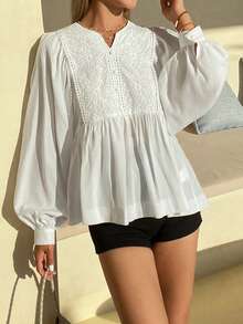 DAZY 女士休闲刺绣拼接灯笼袖宽松衬衫，适合夏季度假 - 白色 - 查看 7