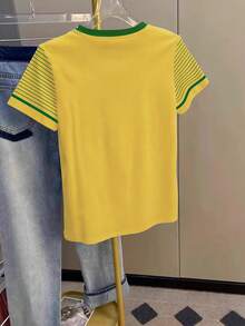 SHEIN Brazilian South American Yellow And Green Contrast Print Women's T-Shirt, Suitable For Summer, Daily Commuting, Festival Gifts, Fashion , Stylish T-Shirt, Beautiful T-Shirt, Siblings Gift, Sisters Gift, Mother Gift, Mother's Day Gift, Casual Yet Fashionable Top - Army Green - View 2