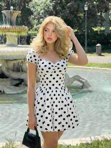 SHEIN MOD Rochie mini de vară pentru femei, casual, cu imprimeu cu buline, încrețit, bust și talie - Alb-negru - Vizualizare 2