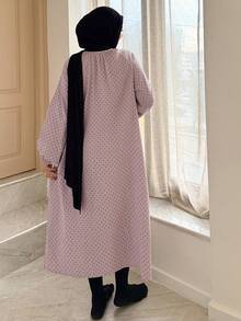 DAZY Piyama Wanita Longgar dengan Motif Polka Dot, Kain Chiffon Bertekstur, Ruffle Kontras, dan Lengan Lentera, Terbuat dari Kain Chiffon Bertekstur. - Berwarna merah muda - View 2