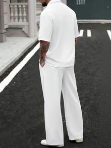 Manfinity CasualCool 男士休闲纯色华夫格V领Polo衫和长裤套装，夏季白色两件套男装，男士白色套装，欧洲夏季男士套装，男士两件套正装长裤西部街头风男士套装，男士全白套装，男士白色套装，男士两件套正装长裤，复古风格，日常休闲，周末旅行，户外活动，探险旅行，男友/老公礼物，周年纪念/生日礼物，派对，夏季假期，婚礼，春夏过渡 - 白色 - 查看 2