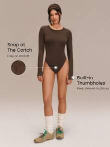 GLOWMODE FeatherFit™ Snap Into 修身长袖无衬垫拇指孔按扣圆领连体衣，适合低强度瑜伽、普拉提、健身房和日常运动穿着。 - 棕色 - 查看 4