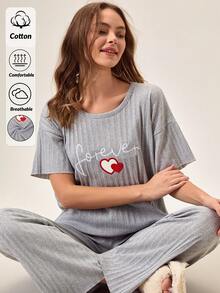 Conjunto de pijama de camisa de manga corta y pantalones de punto acanalado con bordado de corazón con letras de algodón para mujer - Gris - Ver 5