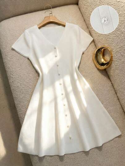 GlowEve 新款V领短袖单排扣针织连衣裙，女士春夏简约收腰通勤短裙