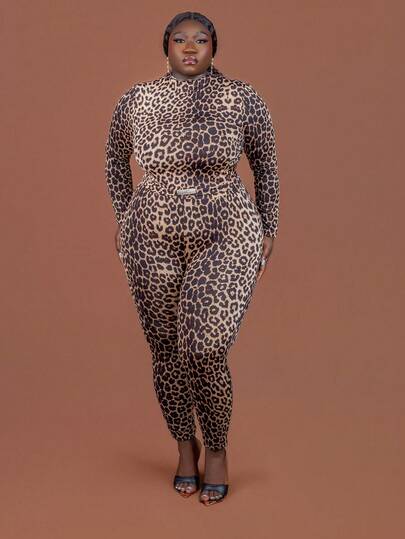 CurvyTilda 大码女式性感高领贴片豹纹上衣和紧身裤 2 件套，适合运动、约会之夜、生日、单身派对装、休闲、购物、街头装、外出，易于搭配且看起来修身，凸显身材