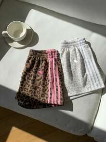 Comfortcana 2026春夏新款豹纹运动马术标志图案两件套，女士休闲简约树枝印花针织拼接宽松短裤，适合运动爱好者、比赛日、夏季假期、音乐节、假日季穿着。动物纹下装两件套短裤，女士舒适短裤，豹纹印花短裤，女士夏季短裤，休闲条纹短裤。 - 彩色 - 查看 4