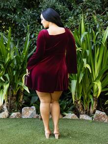 Truni Plus Size Vintage Red Sweetheart Neck Ruched Bust Flared Sleeve Velvet Dress, For Pear Triangle Body Shape - Burgundy - View 2
