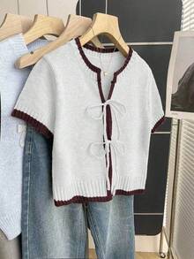 SHEIN Franclia 休闲宽松圆领短袖针织上衣，前系带设计，撞色滚边，卡其色，春夏女装短袖毛衣短袖开衫针织衫短款开衫夏季开衫女士夏季开衫短款针织开衫短袖针织开衫女士可爱上衣可爱休闲上衣可爱短袖上衣短袖开衫女士上衣和衬衫 - 白色 - 查看 4