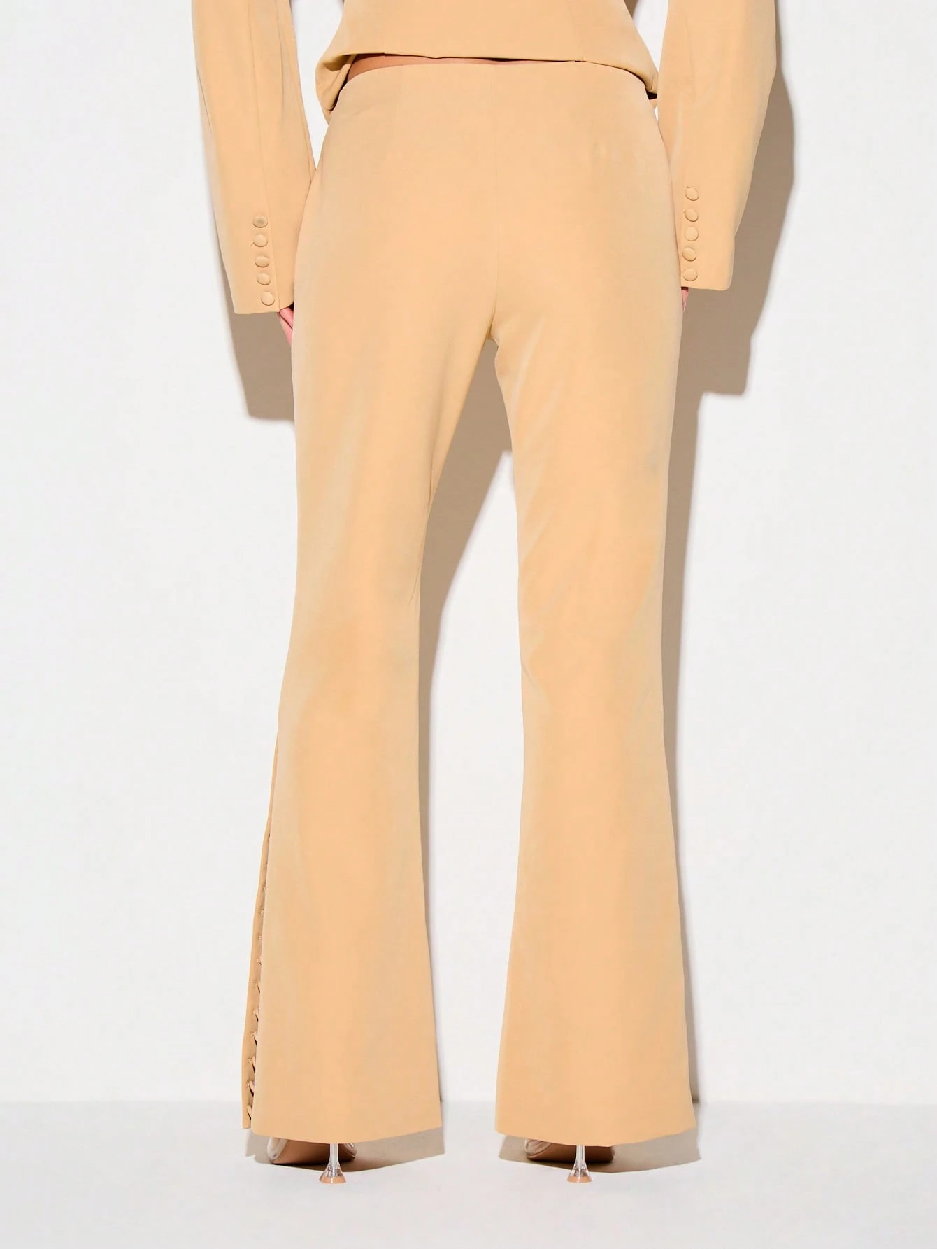 KIZN Beige Blazer mit Ballonärmeln und Knopfleiste