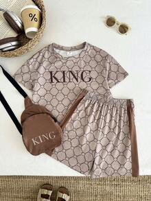 SHEIN Bộ 3 món đồ chơi trẻ em trai phong cách đường phố năng động, áo sweatshirt cổ tròn tay raglan rộng rãi, quần short thể thao màu kaki và túi đeo chéo màu kaki, thích hợp cho mùa xuân, hè và thu. - Màu Khaki - Xem 5