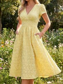 Amorya Vestido midi de mujer con ajuste regular, cuello en V, cintura fruncida y estampado de jacquard amarillo - Amarillo - Ver 1