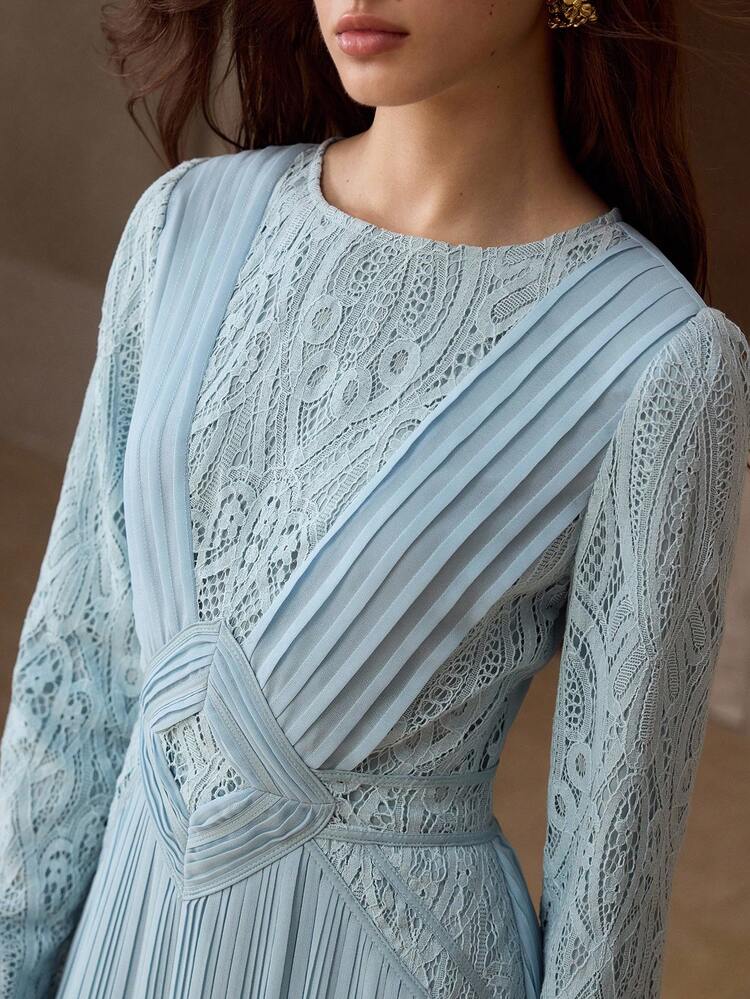 WOMEN'S SPRING/SUMMER BLUE PLEATED CONTRAST LACE CHIFFON DRESS, ELEGANT FITTED SILHOUETTE