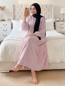 DAZY Piyama Wanita Longgar dengan Motif Polka Dot, Kain Chiffon Bertekstur, Ruffle Kontras, dan Lengan Lentera, Terbuat dari Kain Chiffon Bertekstur. - Berwarna merah muda - View 9