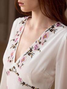 MOTF PREMIUM 花卉刺绣多层连衣裙 - 白色 - 查看 2