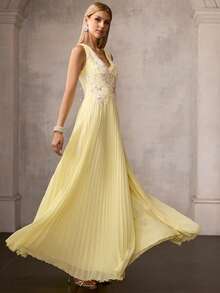 MOTF Soiréza Đầm chiffon vàng không tay cổ chữ V thêu hoa và đính sequin, phần trên ôm sát, dáng chữ A xếp ly xẻ tà, khóa kéo giữa lưng – phong cách thanh lịch, quyến rũ, lý tưởng cho các buổi tiệc tối, tiệc trang trọng, tiệc cưới, tiệc ngoài trời. - Màu vàng - Xem 7