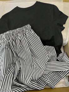 Resyla Bộ 2 món nữ mùa hè kiểu dáng thường ngày in hình gấu dễ thương, cổ tròn, tay ngắn và quần kẻ sọc. - màu đen - Xem 2