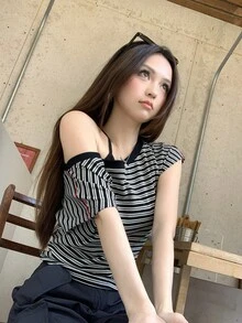 DAZY 女士条纹不对称肩短袖性感T恤 夏季 - 黑與白 - 查看 5