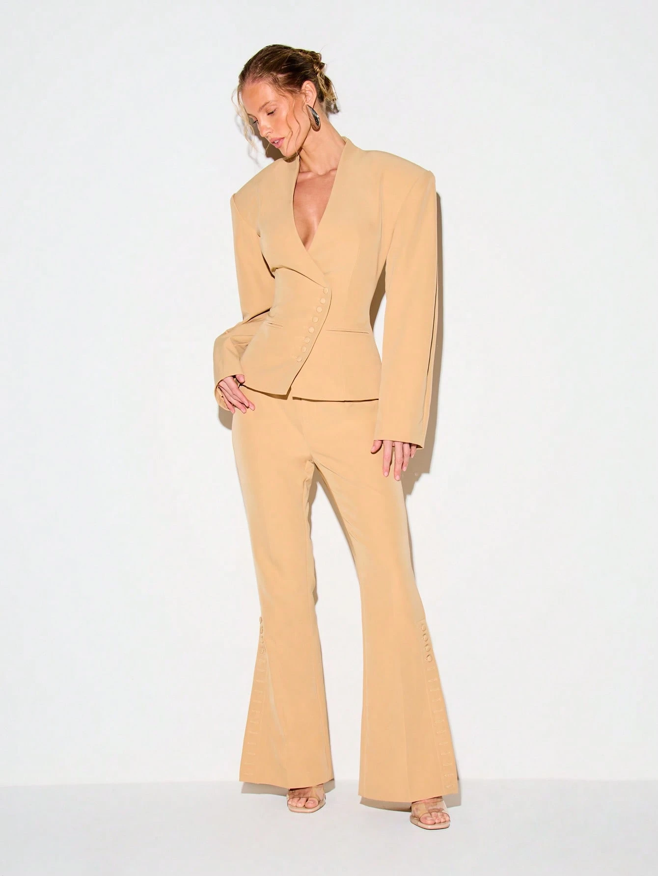 KIZN Beige Blazer mit Ballonärmeln und Knopfleiste