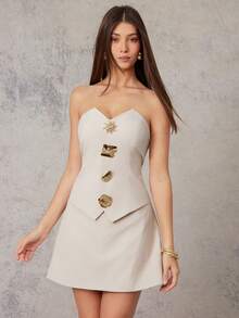 L'Amorae Vestido de línea A corto con botón ornamental asimétrico dorado, sin tirantes, de estilo empresarial casual "Old Money" - Albaricoque - Ver 1