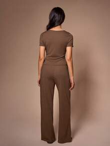 Lazeform 2 Stücke Damen Lässig Loungewear Set, einfarbiges geripptes asymmetrisches Kurzarm T-Shirt und gerade Hose - Kaffeebraun - Übersicht 2
