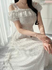 FRIFUL 女士波点薄纱褶皱腰部荷叶边露肩喇叭连衣裙，休闲百搭，适合春夏穿着 - 白色 - 查看 2