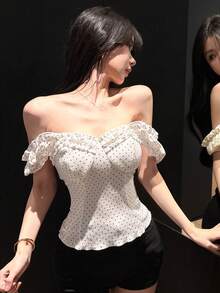 Joudiya 春夏时尚白色波点印花荷叶边单肩露脐修身短款上衣，休闲沙滩度假风女款T恤 - 白色 - 查看 2