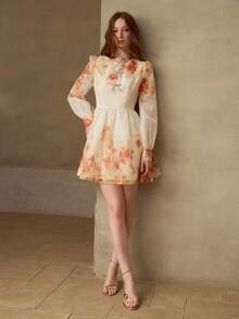 MOTF PREMIUM Đầm ngắn nữ mùa xuân/hè in hoa, cổ đứng, tay phồng, đính nơ đá lấp lánh. - Màu be - Xem 5