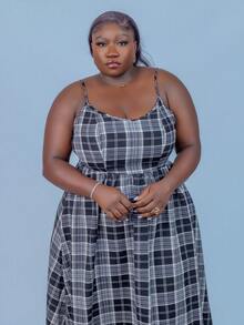 CurvyTilda Plus Size Black Brushed Plaid Sleeveless Dress, For Summer Party, For Hourglass Body Shape - Black and White - View 5