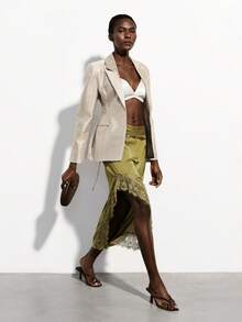 Aveloria Modichic 经典简约大方通勤优雅女士西装外套，轻盈奢华缎面面料，宽肩收腰修身设计 - 金色 - 查看 2