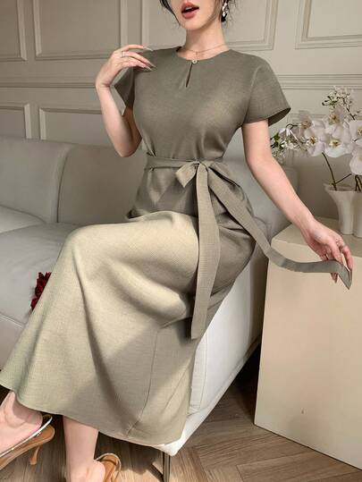 DAZY Vestido elegante de fiesta con diseño de abertura y cintura ajustable con cordón, de unicolor y cuello redondo para mujer