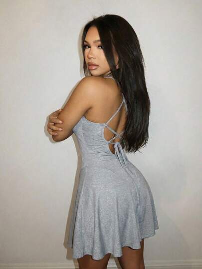 Slaydiva 早春新品、春夏音乐节、情人节、复活节休闲风、简约基础款、Y2K街头甜美风、热销单品、日常约会、辣妹风、性感运动风、返校季、U领、露背、吊带款、亮片交叉露背裙、伞裙、浅灰色连衣裙、女士迷你连衣裙 -C