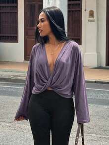 Slaydiva Áo thun màu xám tím, thích hợp cho du lịch, đi làm, nghỉ hè, lễ hội âm nhạc đầu xuân hè, ngày Valentine, lễ Phục Sinh, phong cách thường ngày, đơn giản và cơ bản, phong cách đường phố Y2K, hẹn hò hàng ngày, phong cách cá tính, gợi cảm, thể thao và thời trang, cổ áo xếp lớp, cổ chữ V sâu, cổ xoắn, kiểu dáng rộng rãi. - Màu nâu Sô-cô-la - Xem 8