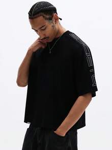 SUMWON 宽松圆领短袖印花T恤，侧边印有文字，休闲纯棉材质 - 黑色 - 查看 1