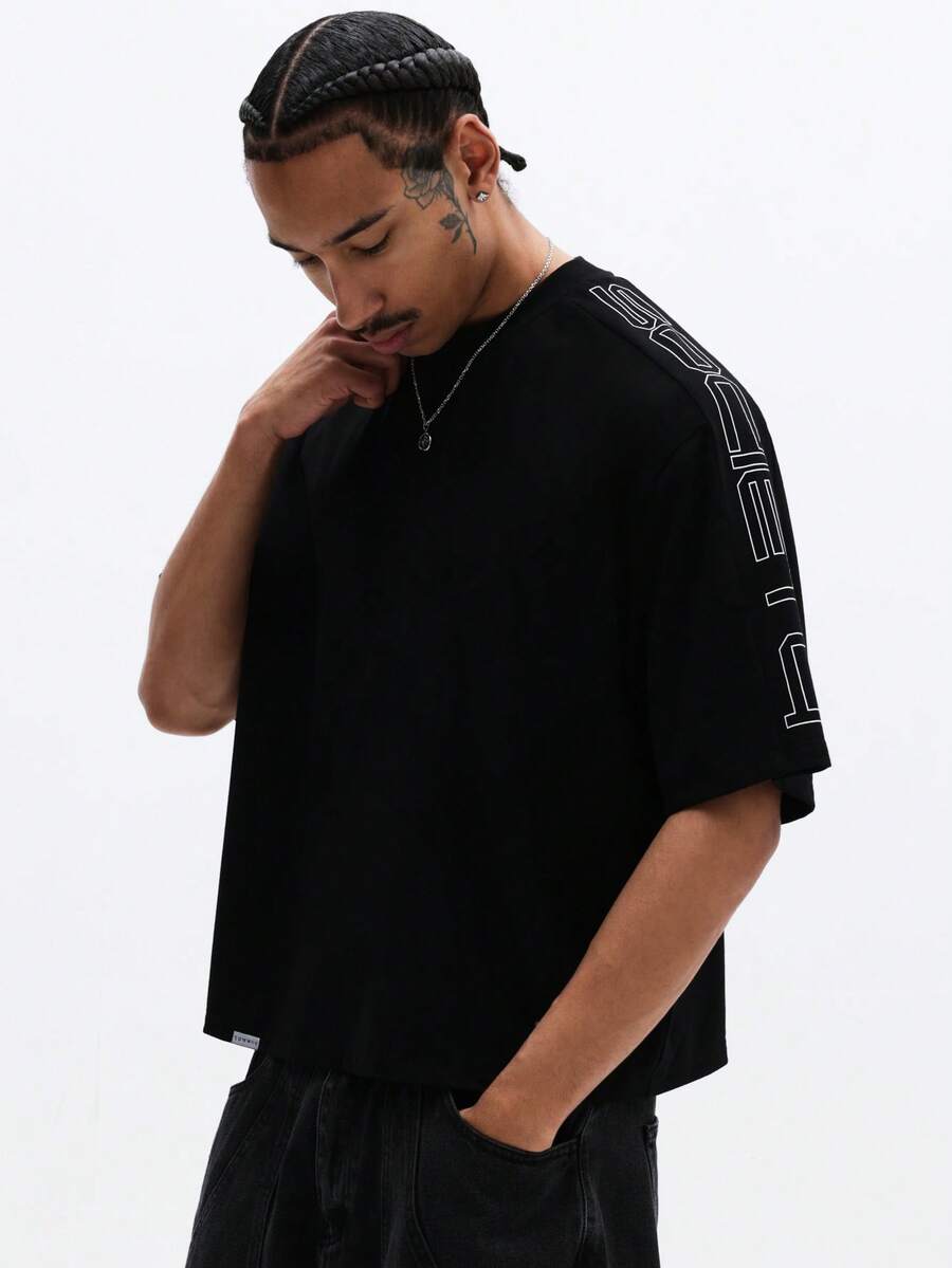 SUMWON 宽松圆领短袖印花T恤，侧边印有文字，休闲纯棉材质 - 黑色 - 查看 1