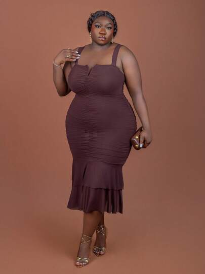 CurvyTilda 大码女式 V 领褶饰荷叶边下摆中长款修身连衣裙，度假派对连衣裙