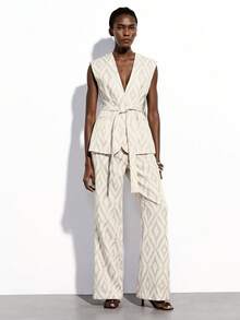 Aveloria Modichic Bộ vest nữ tối giản, thanh lịch, chất lượng cao, tiện dụng hàng ngày, mang phong cách cổ điển, sang trọng, không tay, in họa tiết hình thoi nghệ thuật, kèm thắt lưng và quần ống đứng. - Màu Khaki - Xem 3