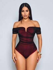 2026 Body negro puro con hombros descubiertos y mangas cortas, de estilo elegante y casual para mujeres, con detalles de tela transparente. - Negro - Ver 2