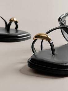 Hauture 女士时尚休闲方头系带人字凉鞋，镀金装饰 - 黑色 - 查看 3