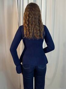 Aless PB 女士优雅金属扣袖口和荷叶边下摆设计长袖毛衣，秋冬 - 藏蓝色 - 查看 2