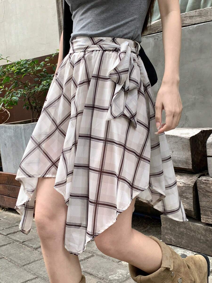 DAZY 女士格子不对称下摆短款休闲裙 - 淺灰色 - 查看 1