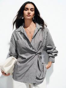 Aveloria Modichic 时尚复古通勤百搭简约大方撞色条纹宽松可调节腰身双口袋长袖衬衫 - 灰色 - 查看 3