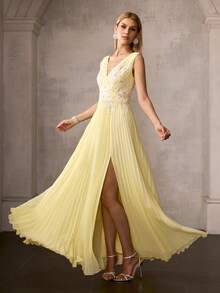 MOTF Soiréza Đầm chiffon vàng không tay cổ chữ V thêu hoa và đính sequin, phần trên ôm sát, dáng chữ A xếp ly xẻ tà, khóa kéo giữa lưng – phong cách thanh lịch, quyến rũ, lý tưởng cho các buổi tiệc tối, tiệc trang trọng, tiệc cưới, tiệc ngoài trời. - Màu vàng - Xem 2