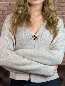 Aless PB 新款简约时尚办公室通勤深V领长袖修身纽扣开衫，秋冬百搭休闲针织毛衣 - 卡其色 - 查看 3