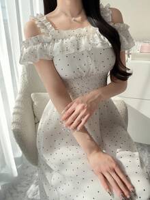 FRIFUL 女士波点薄纱褶皱腰部荷叶边露肩喇叭连衣裙，休闲百搭，适合春夏穿着 - 白色 - 查看 6